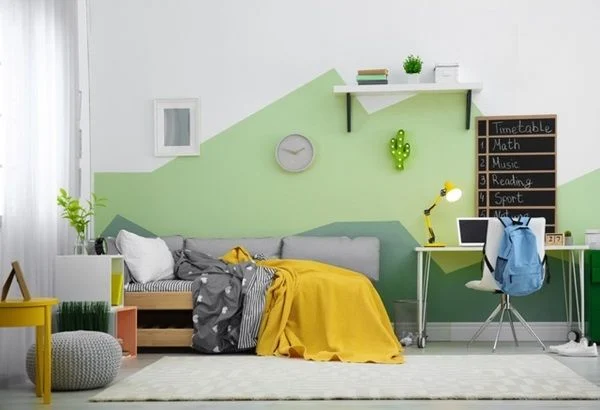 Bức tường phòng khách được sơn theo sở thích của gia chủ